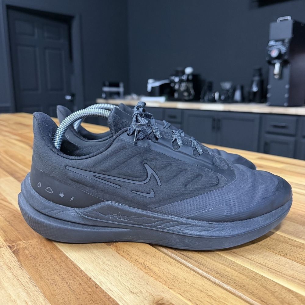 Nike Air Zoom Winflo 9 Shield Men's Size 9.5 running shoes Waterproof Black
